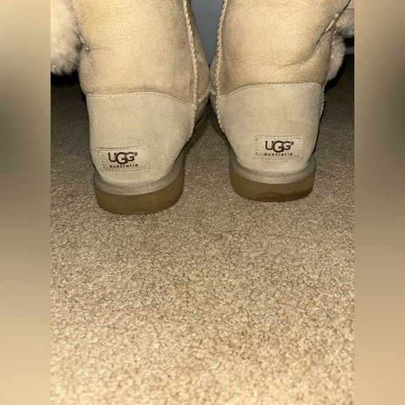 Mini cream uggs with button on side - Picture 3 of 4